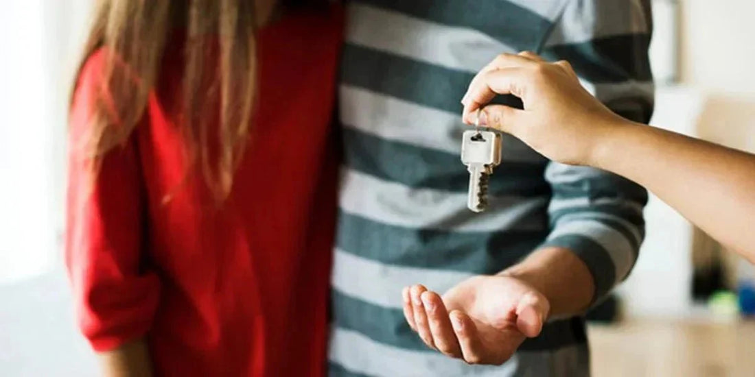 How to Choose the Perfect Housewarming Gift for a New Homeowner - MOVA Globes International
