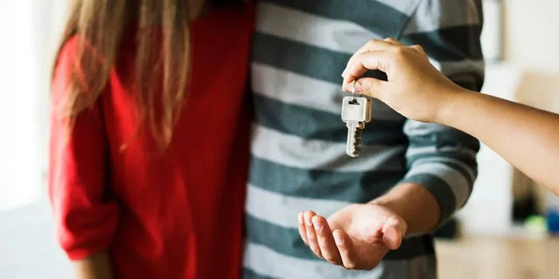 How to Choose the Perfect Housewarming Gift for a New Homeowner - MOVA Globes International