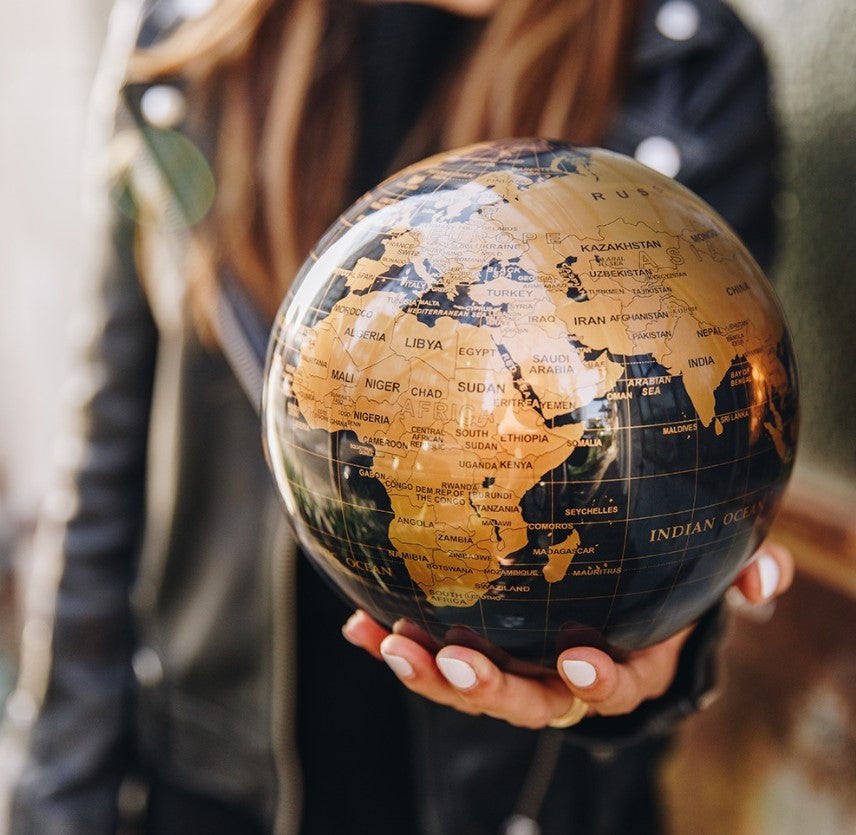 BLACK AND GOLD GLOBE | Turns using ambient light - MOVA US