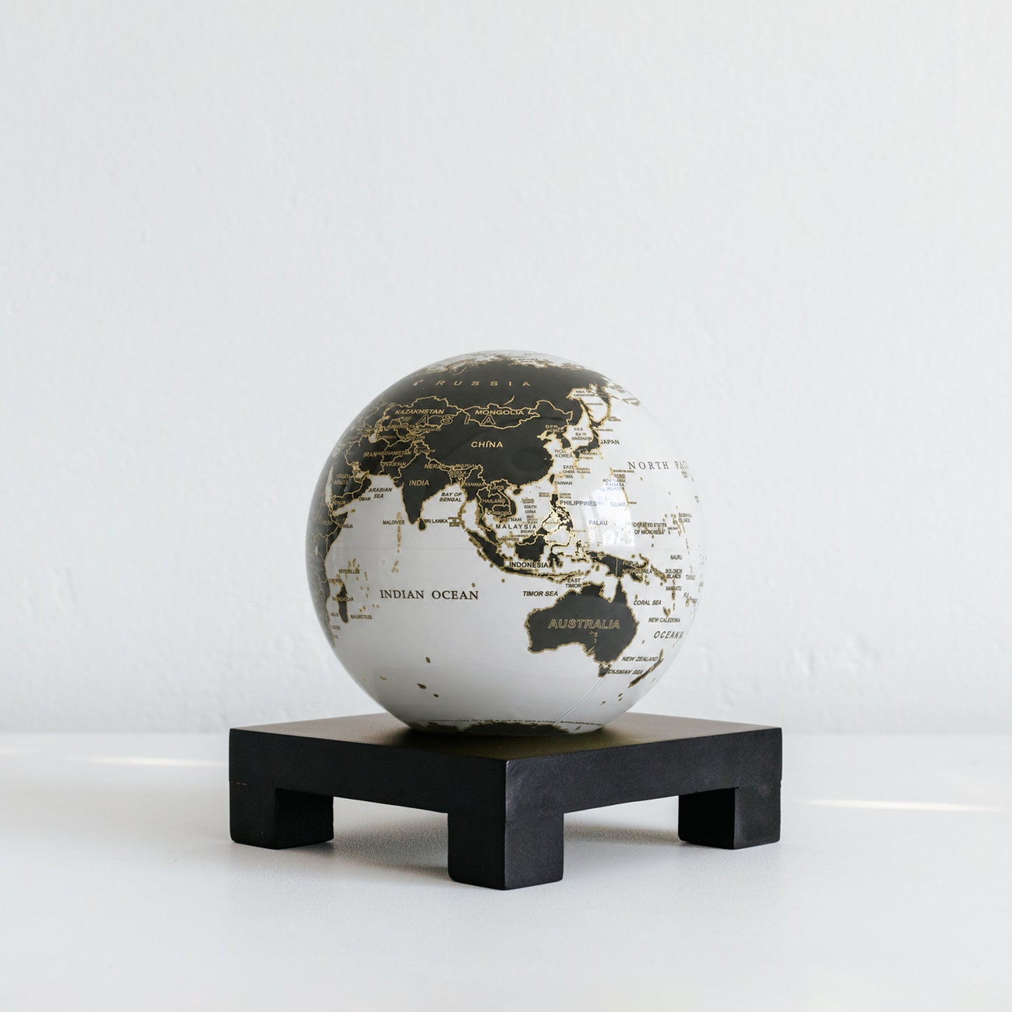 Gilded Terra Lux MOVA Globe - MOVA Globes InternationalClassic (4.5″)Square Base Black
