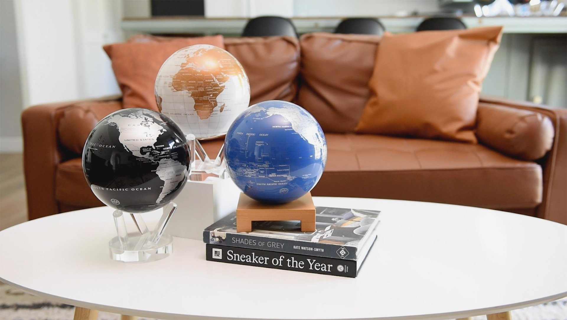 Globe terrestre avec nuages Mova, cadeau décoration original