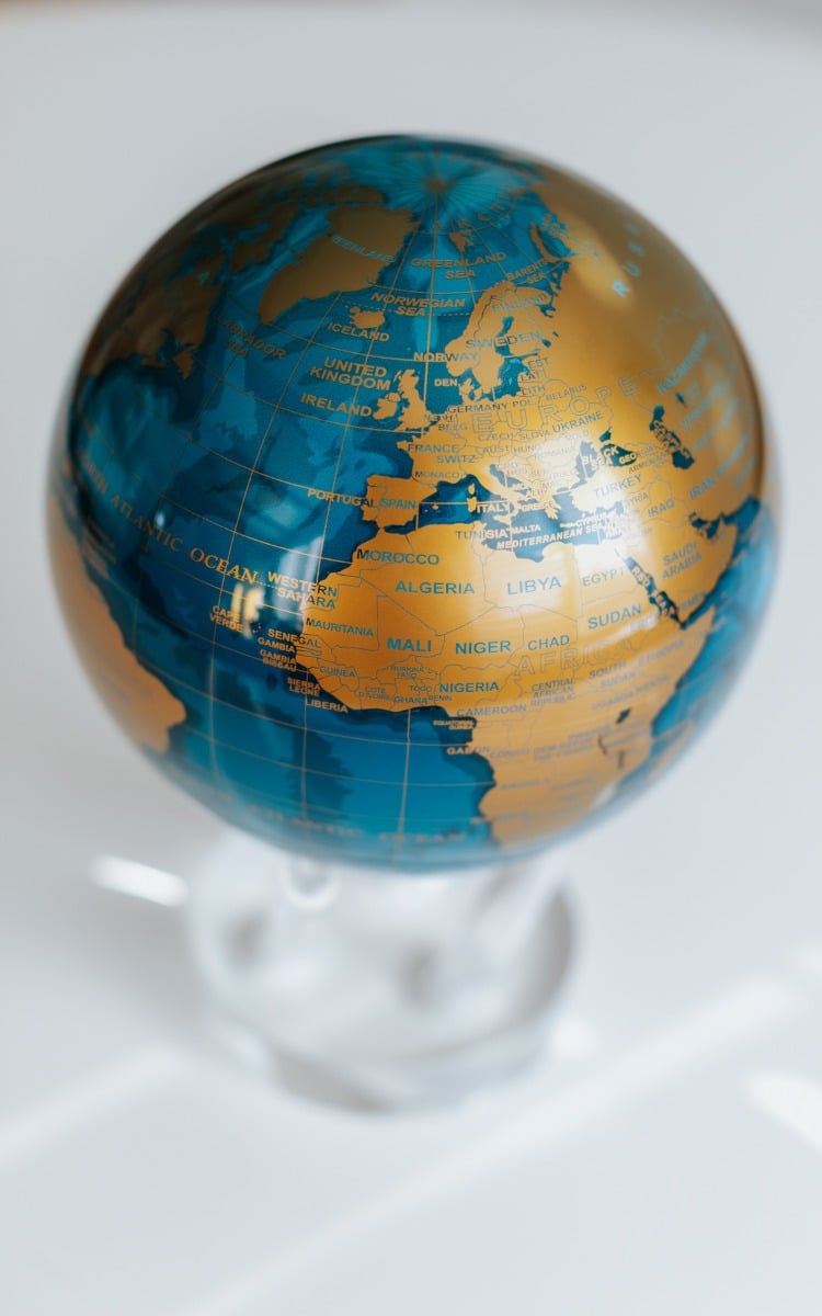 globe/NAKED screen+globe featuring KEIK… Amazon.com: Discovery Kids 2-in-1 World Globe LED Lamp w/Day