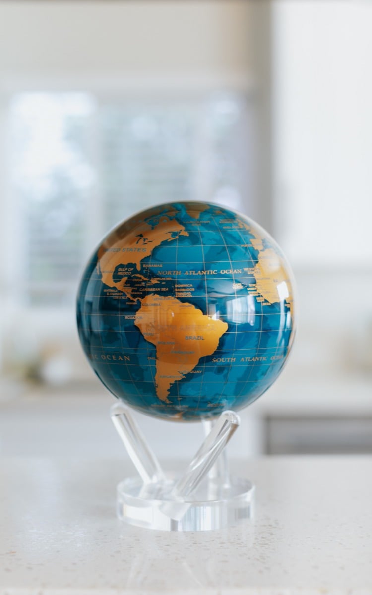 globe/NAKED screen+globe featuring KEIK… Otherworld Planet with Vintage Globe Stand | Josh Simpson Glass