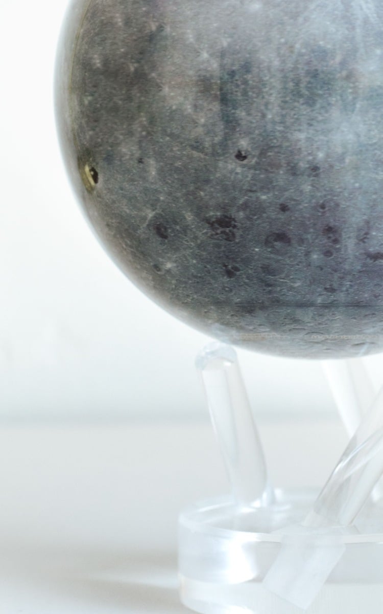 moon_45_acrylic_final4lifestyle_closeup.jpg